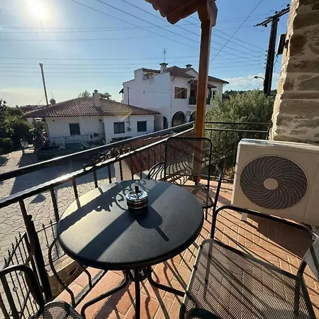 White Stone With Balcony Apartmán