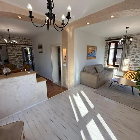 White Stone With Balcony * Nikiti (Sithonia)