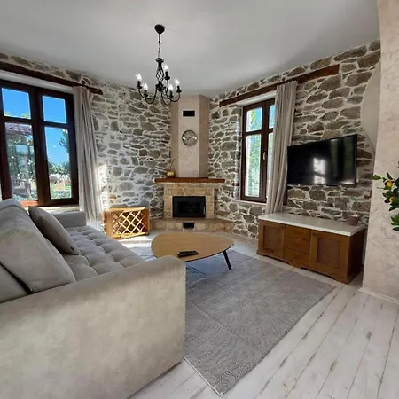 White Stone With Balcony * Nikiti (Sithonia)