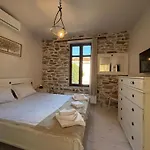 White Stone With Balcony Νικήτη