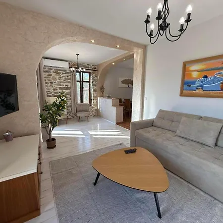 White Stone With Balcony * Nikiti (Sithonia)