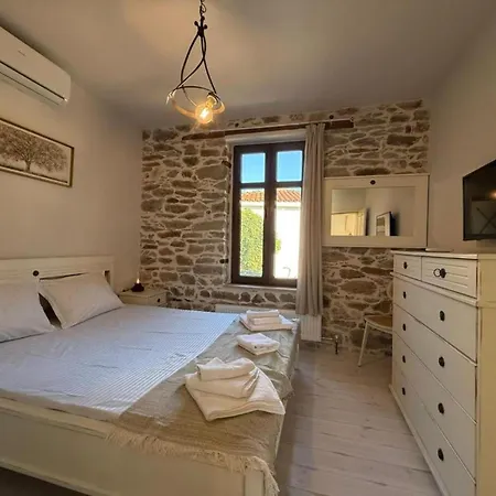 White Stone With Balcony Nikiti (Sithonia)