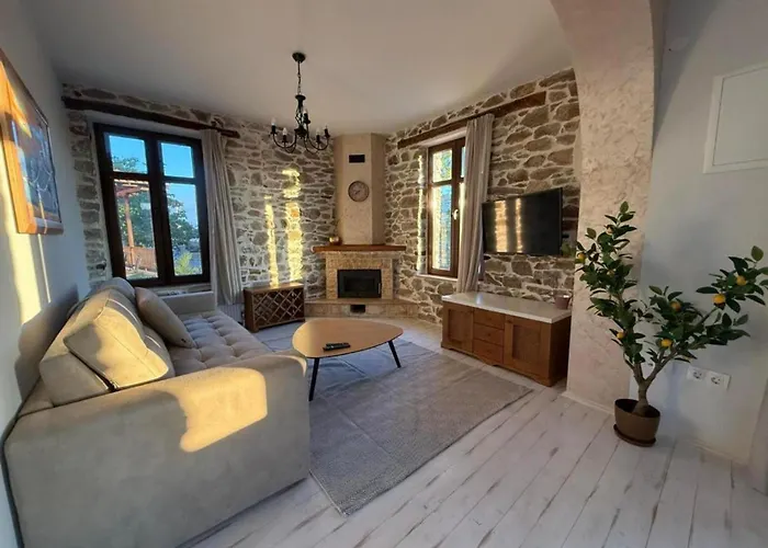 White Stone With Balcony Nikiti (Sithonia)