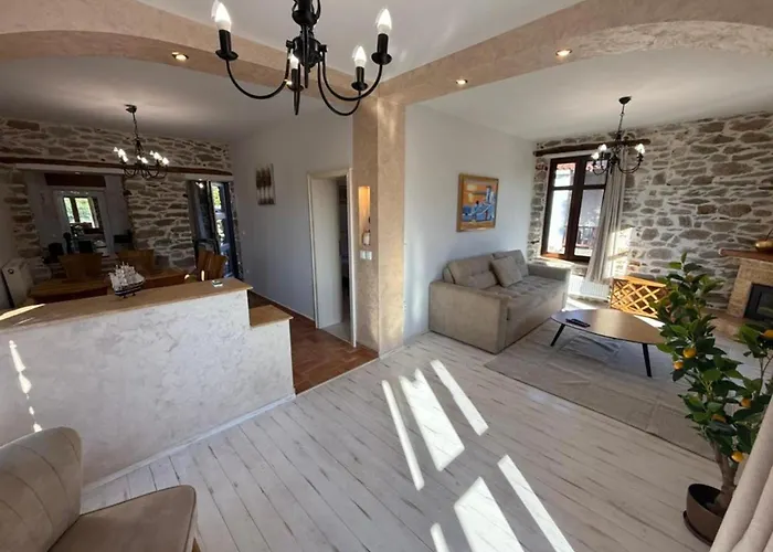 White Stone With Balcony * Nikiti (Sithonia)