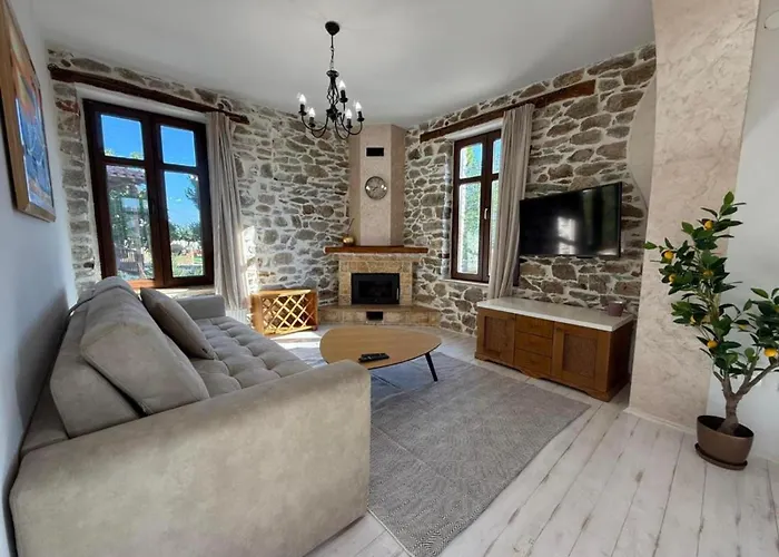 White Stone With Balcony * Nikiti (Sithonia)
