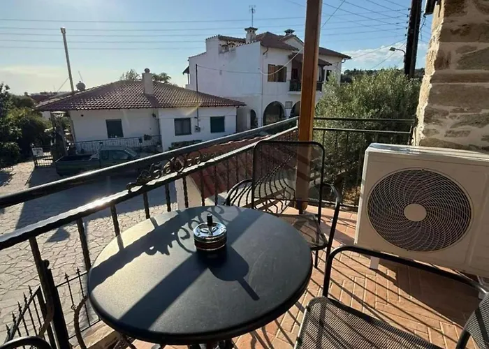 White Stone With Balcony Апартаменты