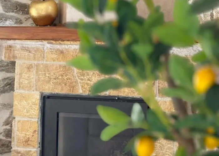 Апартаменты White Stone With Balcony Никити