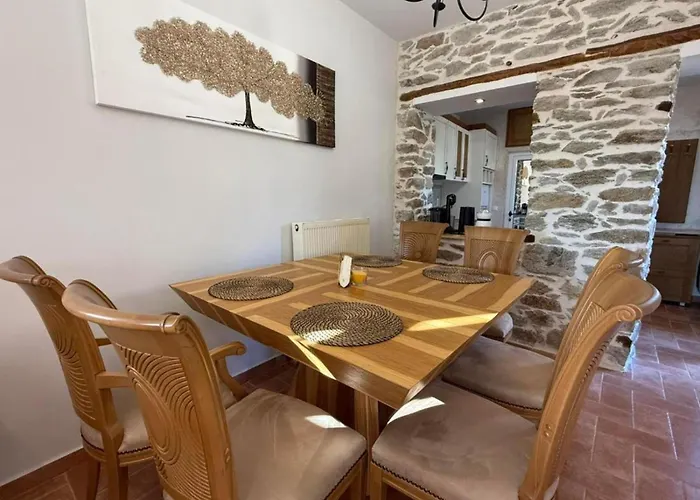 White Stone With Balcony Апартаменты