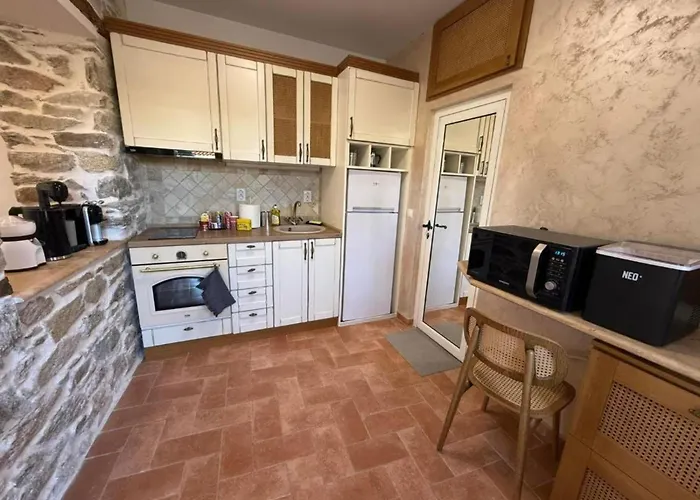 White Stone With Balcony Апартаменты Никити